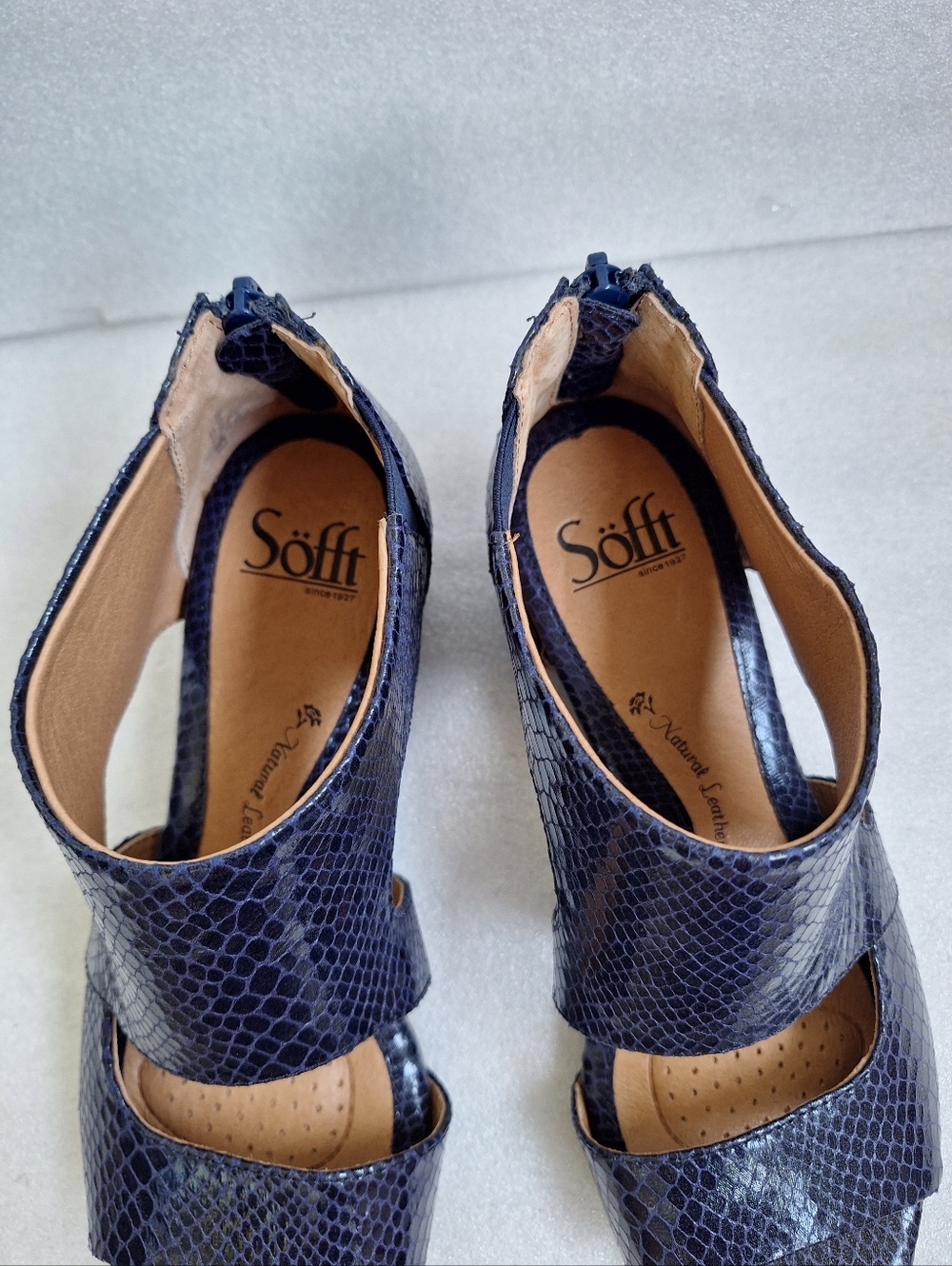 NWOB Sofft Navy Blue Snakeskin Print Back Zip Sandals 8.5M 1096463 - Picture 3 of 10